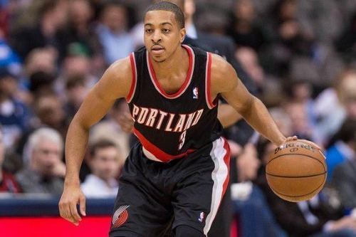 也折射出他 也折射出他